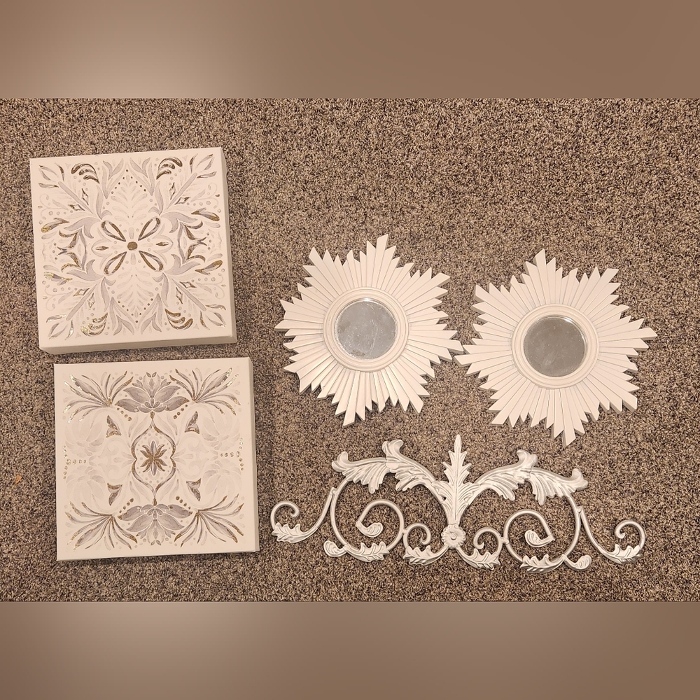 Bundle of wall hangings